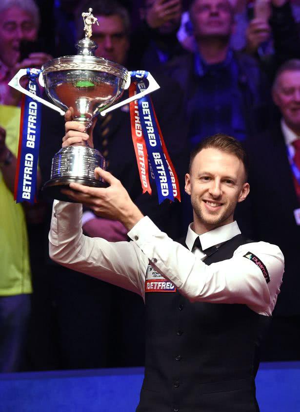 同时吸引了 同时吸引了